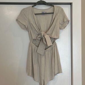 Princess Polly • Ragnar Tie Front Romper • Beige • size 6 • never worn